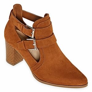 Liz Claiborne Camelia block heel bootie
